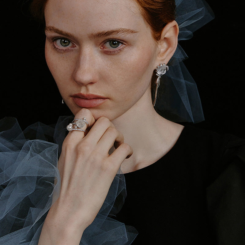 Winter Rose Pearl Éclat Earrings