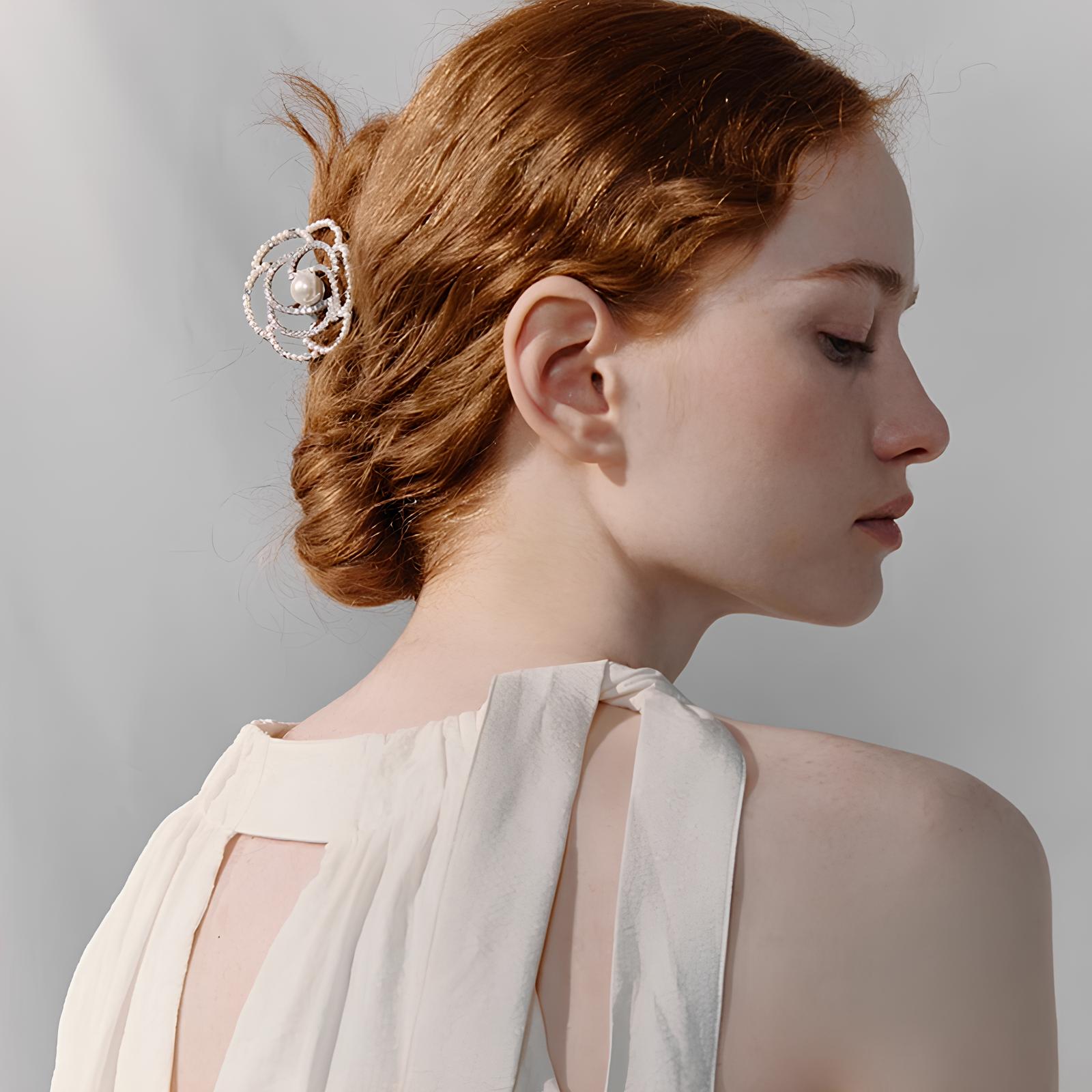 Winter Rose Pearl Éclat Claw Clip