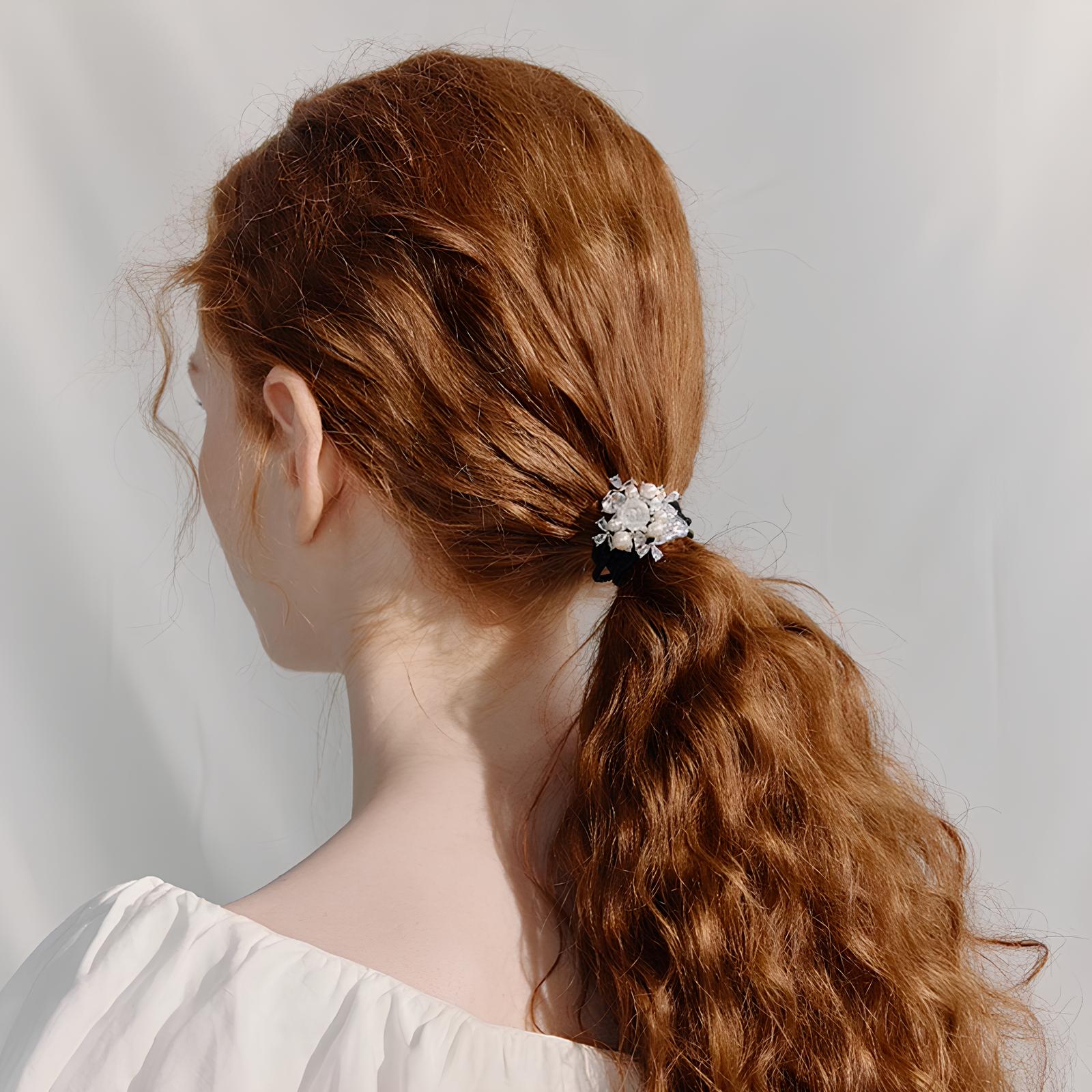 Winter Rose Pearl Éclat Hair Tie