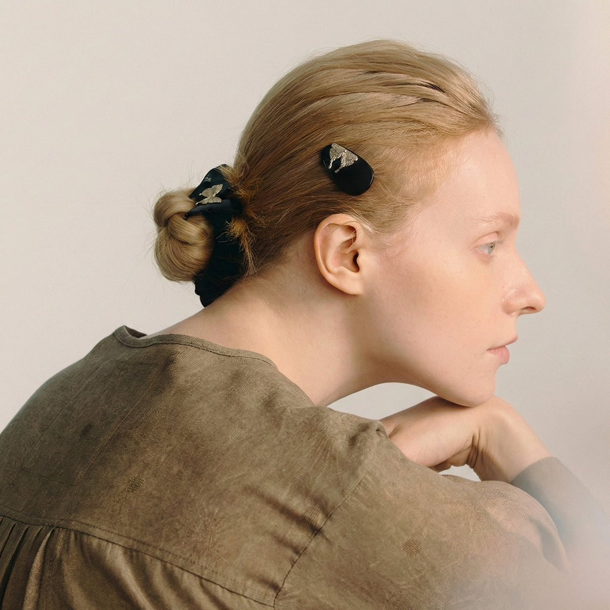 Aureate Drift Butterfly Clip