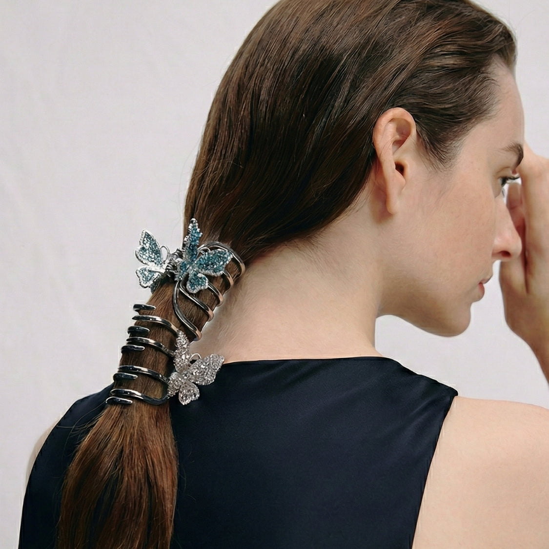 Contour Wing Sculpted Crystal Claw