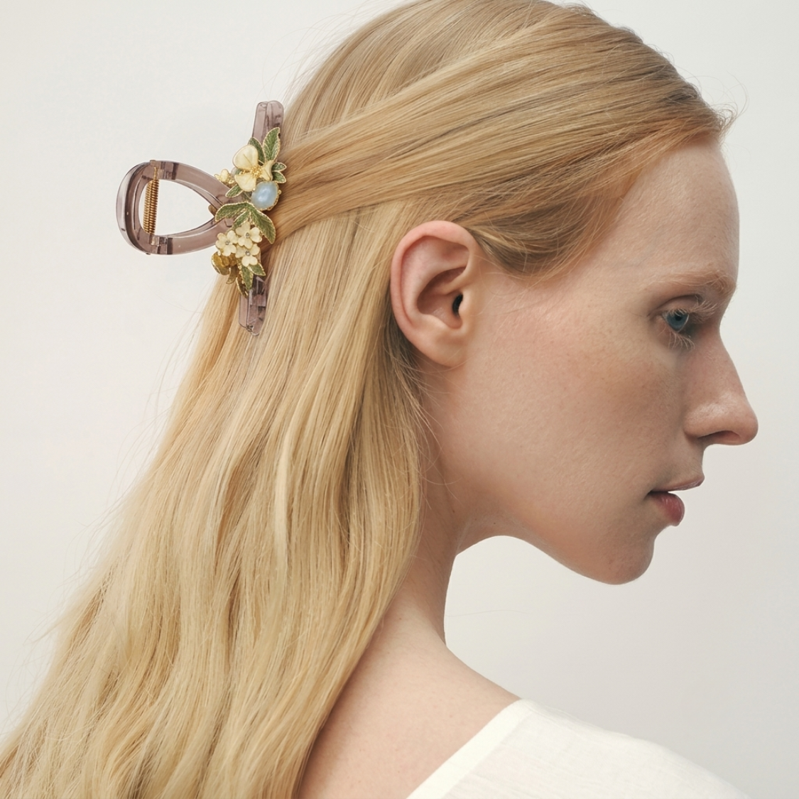 Aveline Garden Iridescent Garland Claw Clip