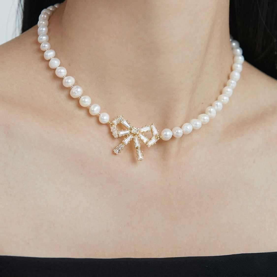 Avelisse Pearl Ribbon Necklace
