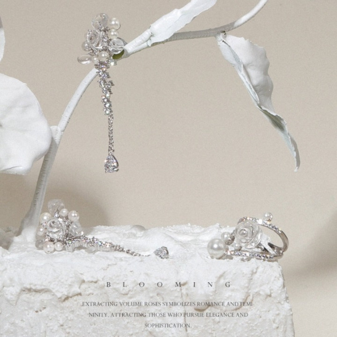 Winter Rose Pearl Éclat Ring
