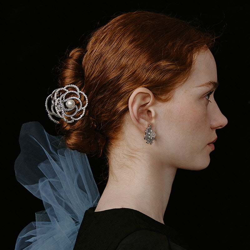 Winter Rose Pearl Éclat Claw Clip