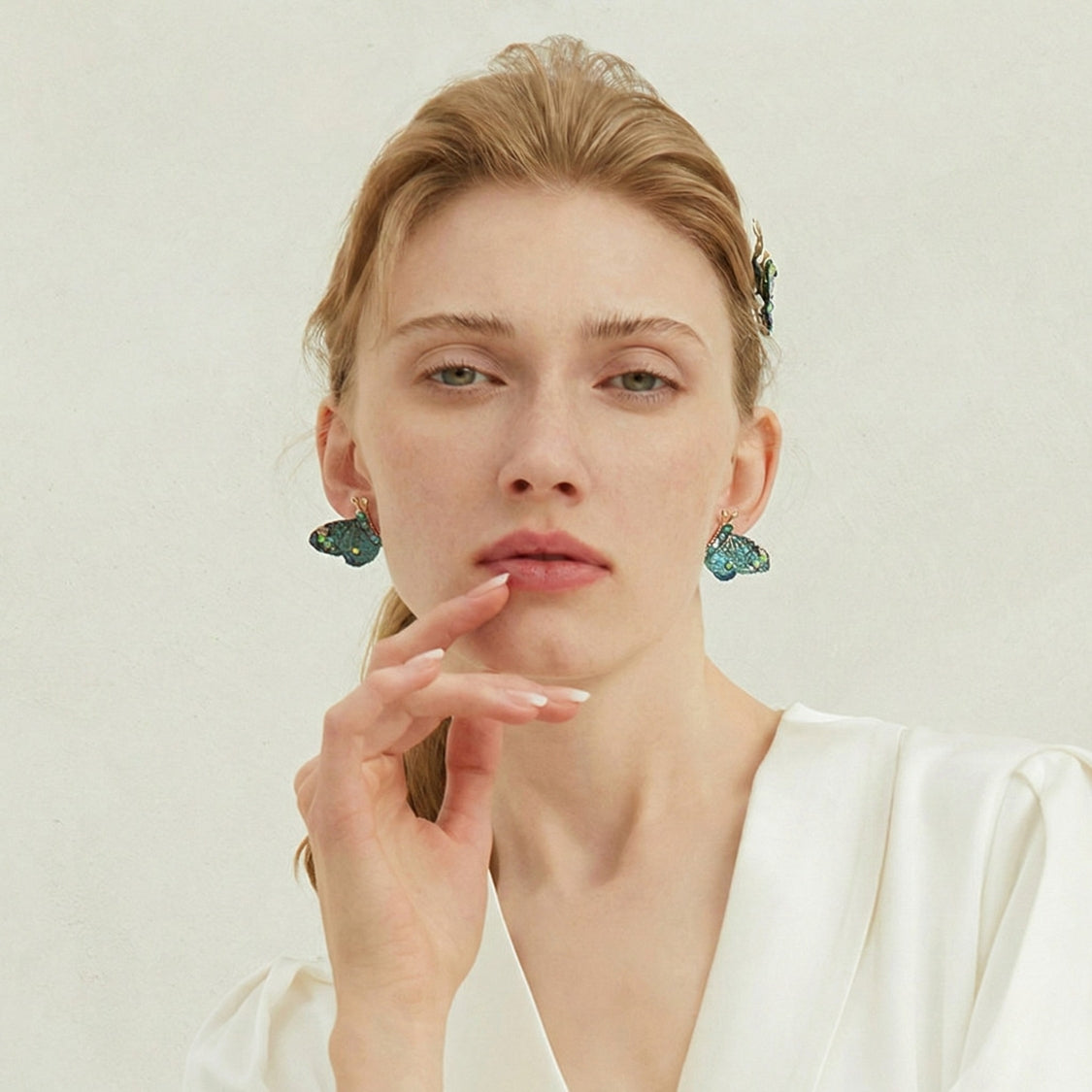 Jardin Gleam Petite Butterfly Earrings